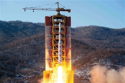 朝中社2月7日提供的照片显示，朝鲜当天利用运载火箭成功发射“光明星4号”地球观测卫星。 新华社/朝中社发