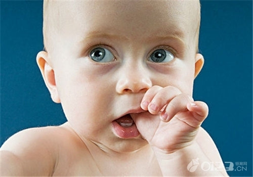 【组图】5个月宝宝口水流更多 5个月宝宝生长发育指标和早教介绍