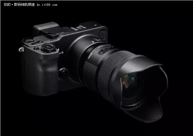 SIGMA sd Quattro搭载了一块APS-C画幅的X3传感器，可输出3900万像素的照片。SIGMA sd Quattro H则搭载了一块全新的APS-H画幅的传感器，尺寸为26.6 x 17.9mm，可输出5100万像素的照片。上市日期及售价未定。