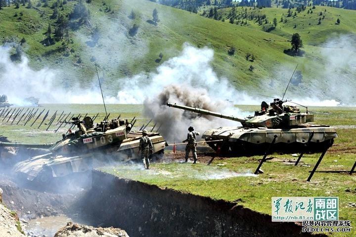 南疆猛虎：96A坦克越壕 盘山路武装演练