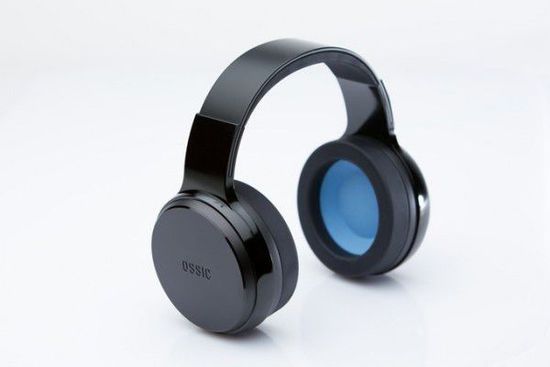 OSSIC X 将通过三种方式提供更加真实的空间立体声：首先，它采用算法，基于你头部的形状和大小实时调节音频；第二，它拥有头部追踪功能，能根据你头部的位置调节声音的“位置”，无论你怎么动，声音都会在它该在的地方；最后，OSSIC X 的八个驱动单元能带来更细腻的声道表现。