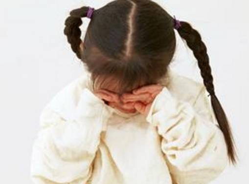 j2开奖直播:【j2开奖】杭州7岁女孩哭着说：本港台直播是不是要死了！最后这个电话，救了她一命
