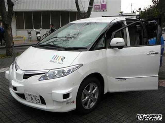 日本试运行自动驾驶出租车：民众试乘 