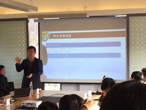 近日，慧理财的联合创始人乔亮受邀参加了由浙江省国际对冲基金人才协会举办的“小镇财富讲堂”，并在讲堂上发表了对新年投资市场的看法。