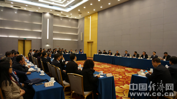 学习习总书记重要讲话精神座谈会现场 王晋/摄