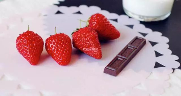 本港台直播:【j2开奖】炊烟的厨房｜白色情人节，情人的草莓巧克力