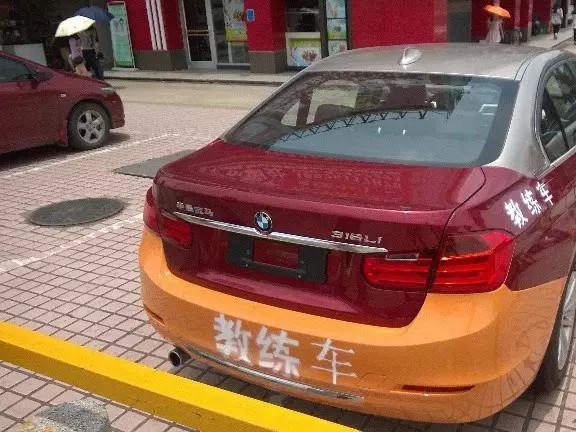 本港台直播:【j2开奖】奔驰宝马做教练车，你考试那会，用什么车