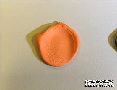 记者实测：iPhone指纹密码分分钟被解锁