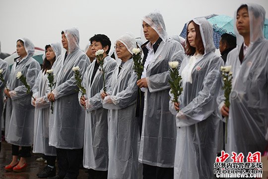 刘少奇女儿刘爱琴走进南京雨花台烈士陵园祭哀思