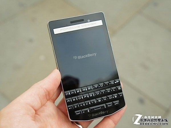 全键盘旗舰手机 黑莓P9983商家报低价 