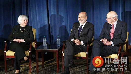 前美联储主席沃尔克（Paul Volcker）北京时间上周五（4月8日）在纽约国际交流中心的讲话中称：实际上，你并不能做你想做的事。你有一个委员会，还要面对公众，还有地区联储主席。