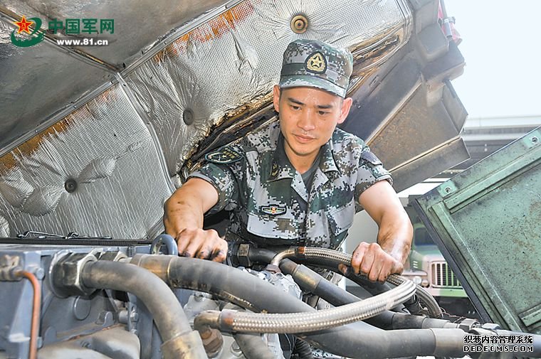 某部士官长自创“点穴法”排除故障 获比武四连