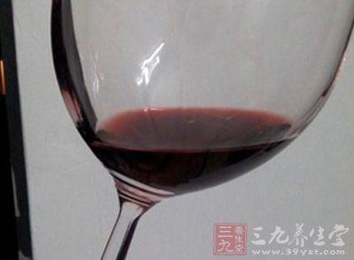 误解四、酒杯越贵，越能烘托出酒香