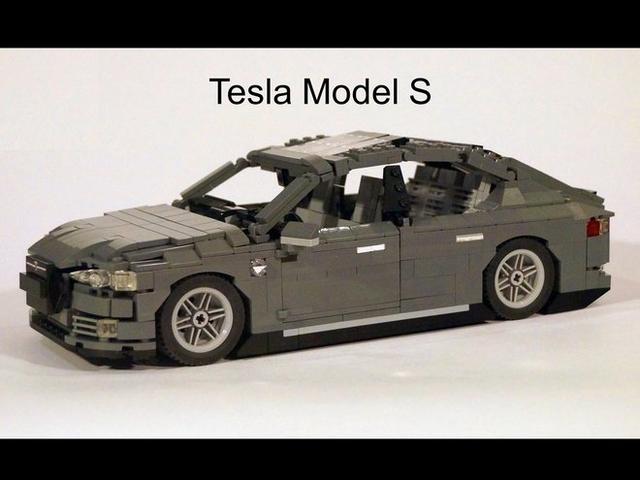 当今最火红的话题车款当然非Tesla Model S莫属了，这么夯的电动车售价百万元以上也不是有钱就可以开回家。有网友自称是Tesla与LEGO的粉丝(兴趣还真广泛)，在LEGO ideas上投稿，拼出1:16的Model S。