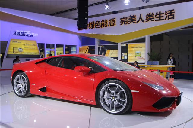 4月17日，第三届中国南京节能与新能源汽车展览会正式开幕。此次展会总共设有三大展馆，展出面积80000平米，参展品牌500多个，参观人数预计达6万人次。
