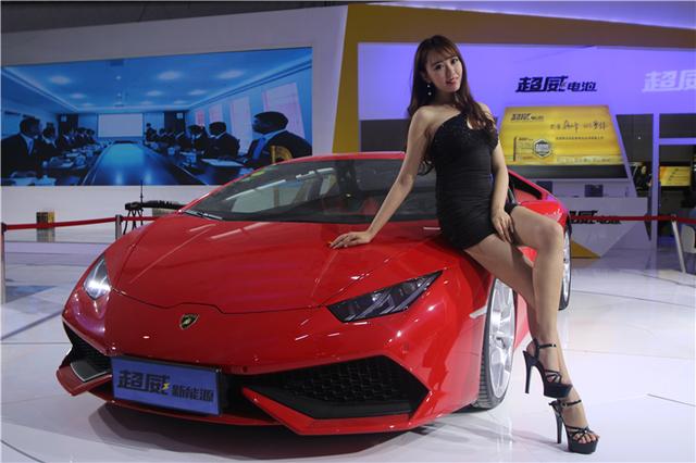 4月17日，第三届中国南京节能与新能源汽车展览会正式开幕。此次展会总共设有三大展馆，展出面积80000平米，参展品牌500多个，参观人数预计达6万人次。