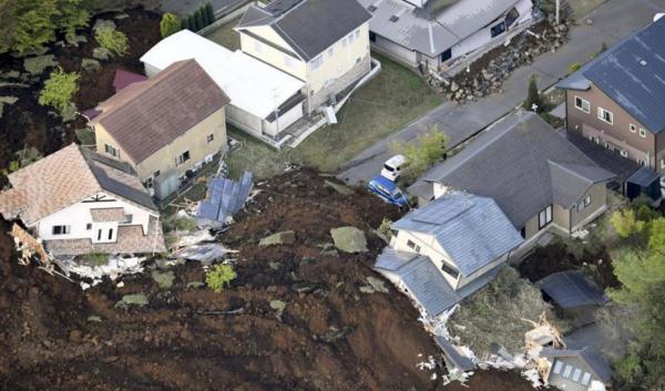 据日媒报道，日本熊本及大分两县17日发布消息称，到当天为止，以熊本县为主发生的连续地震已导致41人遇难、约19.6万人疏散。受此次地震影响，熊本县内最多约有45万户家庭停电。因加紧进行修复，17日中午已减少至约7万户。西部煤气公司已停止对约10万户家庭输送煤气。