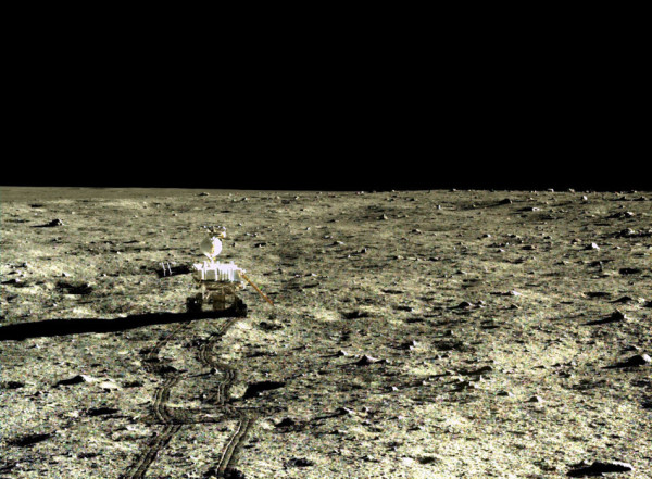 嫦娥三号拍出最清晰月面照片 全球免费共享(图)