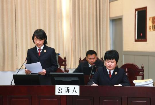 河南省南阳市人民检察院指控：2010年至2014年，南阳市商人马某因离婚、财产分割、股东资格确认纠纷先后向法院提起诉讼。期间，被告人马高潮认识了马某并对上述诉讼十分关心。案件判决后，马高潮认为法院判决不公。2014年8月至9月，马高潮先后将个人及马某共计1200万元借给南阳市大新房地产开发有限公司使用。该公司自2014年11月起无力偿还本息。马高潮一直向该公司催要自己的本息无果，因此，对社会更加不满，起意制造重大社会影响事件，引起社会关注。2016年2月29日上午，马高潮电话联系大新公司总经理毕某后，感觉要钱无望,遂起意驾车撞击南阳市第一中学校学生，制造社会轰动效应。当日上午12时许，马高潮趁南阳市第一中学校放学之际，驾车冲撞正在放学的学生，致该校学生王某当场死亡，李某、朱某等十一人受伤。作案后，马高潮驾车逃离现场，后被公安民警抓获。