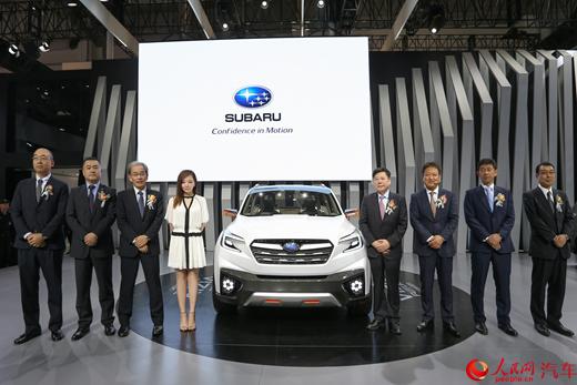 SUBARU VIZIV FUTURE CONCEPT概念车展示了enjoyment and peace of mind(心灵的享受与安宁)的设计理念，将会搭载小型涡轮增压发动机和混动系统，新车将采用四驱的驱动方式。