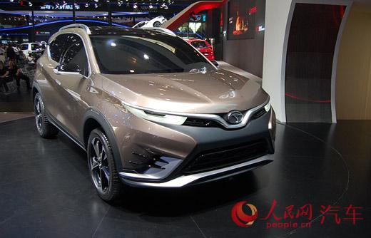 本次东南汽车展台上首次曝光的概念SUV——DX Concept概念车。DX Concept是与宾尼法利纳再次深度合作诞生的SUV概念车型,此款概念车延续了“流动的力量”的设计理念，承袭独具特色的DX系家族式设计语言，也预示着东南汽车未来产品的年轻化设计趋向。