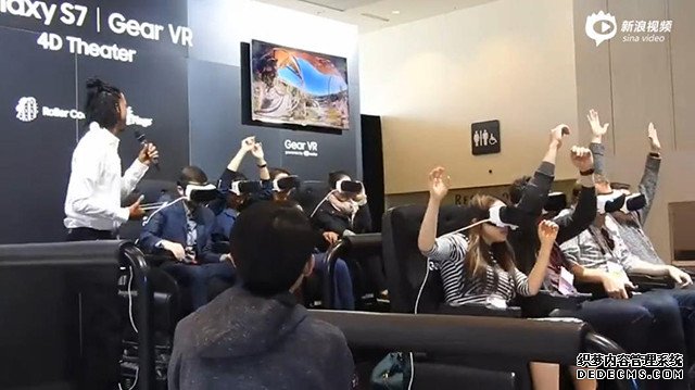 三星展示用VR坐过山车：妹子们连连尖叫 