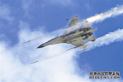 西部战区空军航空兵某团“金头盔”高原突击