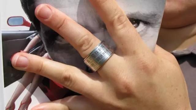 这是一款高逼格的戒指，但更是一款高科技的戒指...