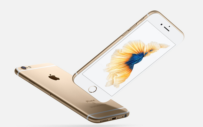 苹果iPhone 6正面采用4.7英寸的Multi-Touch显示屏，这样尺寸的屏幕用在iPhone上也是首次。在大屏安卓手机雄踞一方的年代，iPhone6此次也算是在屏幕尺寸上跟上了Android手机的步伐。再加上2.5D弧形屏幕的设计，使得iPhone6有了很好的观感和握持感，并没有因为屏幕变大而牺牲手感和外观。