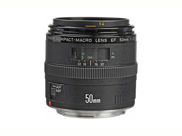 现售中的佳能50mm f/2.5微距镜头发布于2011年，放大倍率为1:2。