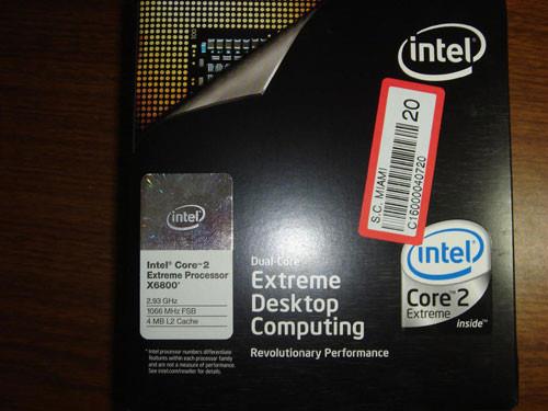 如果说末路的Pentium Extreme Edition 955之前还能挣扎残存的话，Core 2的发布则成为了奔腾作为旗舰的终结。Intel舍弃了长久以来的Netburst架构，改用较短的流水线设计的，凭借着高效的单核性能，完成了对AMD的反杀，成功的扫除了之前被AMD K8架构压制的阴霾。作为旗舰的Core 2 X6800 Extreme 在当时更是称霸一方。