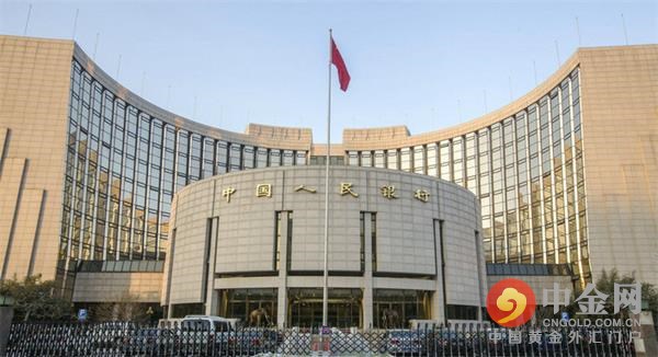 近年来，中国人民银行一直着力于完善人民币兑美元汇率中间价形成机制。