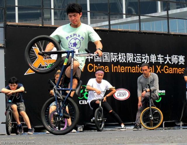 5月6日上午，第26届中国国际自行车展在上海国家会展中心如约举行。本届展会以融合、创新、发展为主题，共吸引了来自全球20多个国家共1400余家企业参展，集中展示了中国、亚洲、全球自行车行业零配件及智能科技成果等。中国国际自行车展已经成为全球骑行运动爱好者及自行车产业人员交流分享的盛会。