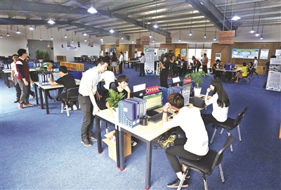 大学生创业孵化基地办公场所。