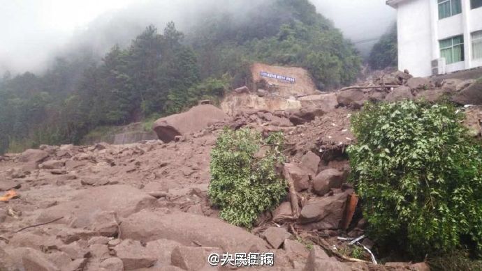 据福建省泰宁县政府的最新消息，8日凌晨5时左右，强降雨造成泰宁县暴发大型自然灾害泥石流。