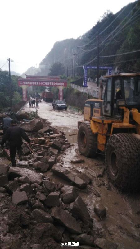 福建三明一在建工地发生滑坡 约30名工人被埋