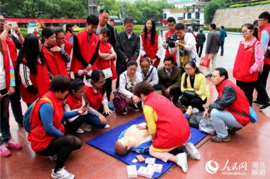 人民网十堰5月8日电 5月8日，在第69个世界红十字日来临之际，湖北省十堰市红十字志愿服务队山盟救援分队成立。