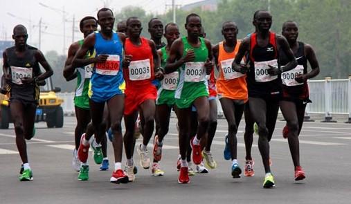 开挂！6名非洲选手打破黄河口马拉松赛会纪录