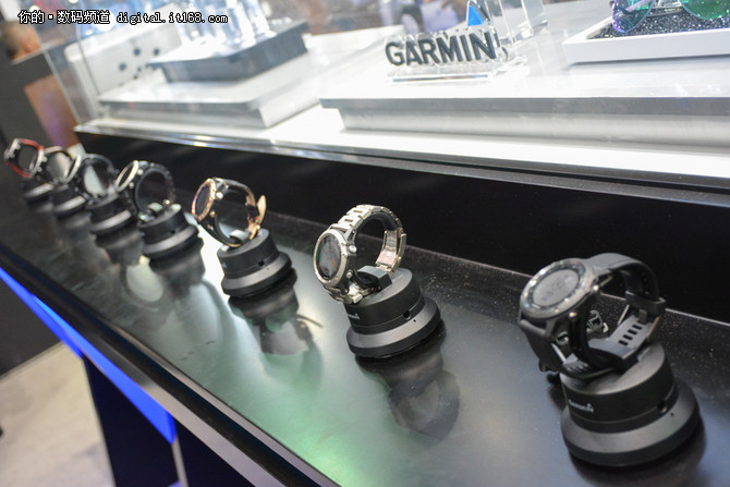 成立于美国堪萨斯州的Garmin，是一家集设计研发、生产制造、售后服务于一体GPS顶级品牌。1989年，两个一拍即合的年轻人基于一个伟大的产品构想将全球卫星定位导航技术引用到民用产品中造就了Garmin。公司的蓬勃发展为日后服务大众生活提供了巨大便利，也让全世界认识到这个改变人们生活方式的品牌。Garmin始终将用户的需求视为首要任务，力求创新的精神和强大的研发实力，造就了Garmin今日全球卫星定位导航系统领导品牌的形象。