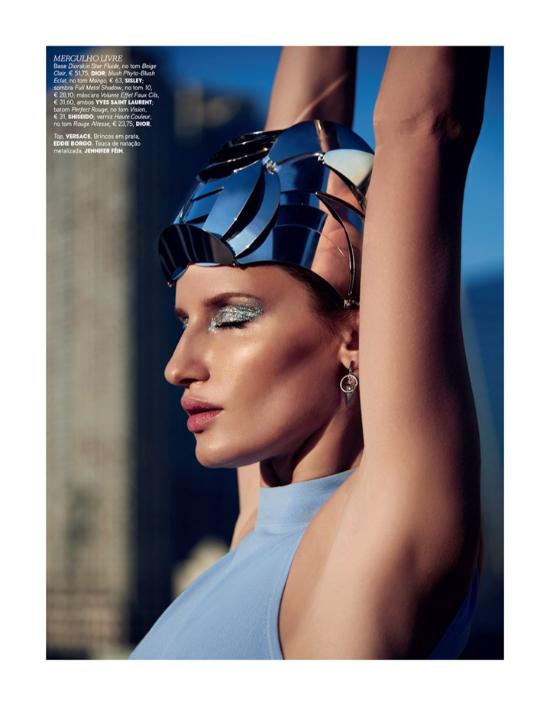 名模Linda Vojtova登上《Vogue》， 呈现奥林匹克风时尚大片