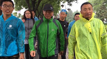 两勇士徒步2016公里抵京 当代徐霞客助力收官