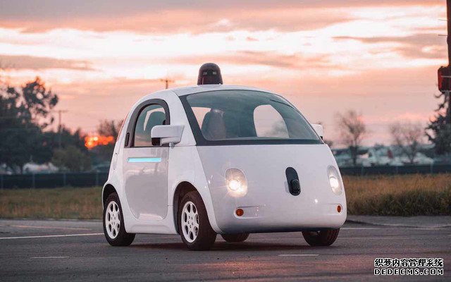 未来也许再不用担心车撞人，因为 Google 要给车涂“胶水”