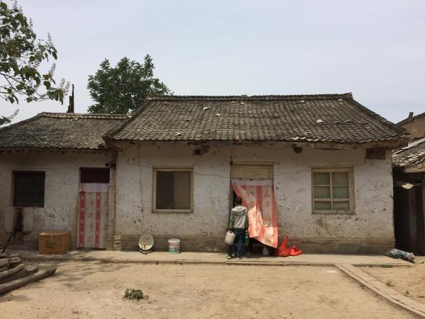 范银贵一家三口租住的危房。 澎湃新闻记者 王健 图