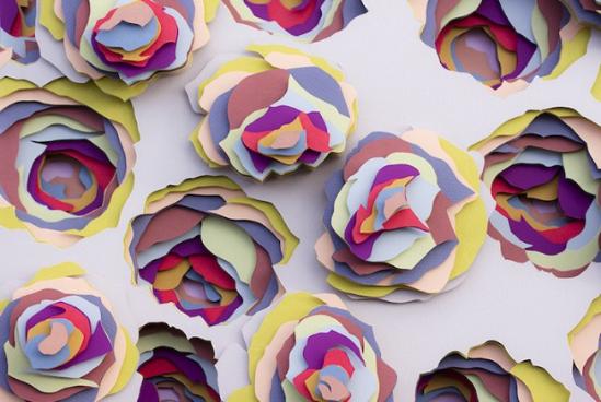 纸张是法国设计师Maud Vantours最钟爱的创作媒介，因为「作品可以转化为艺术品，超越原本简单的材料」，她最喜欢的就是利用纸用创作各种原始图形 、以及五彩和梦幻般的风景。先将纸张精心切割成各种形状，然后再将它们层层叠加起来组成错综复杂和缤纷多彩的3D纸雕，有眩目的螺旋、有精巧的花朵、有简单的几何，精妙的细节和鲜艳的色彩令人目眩神迷。