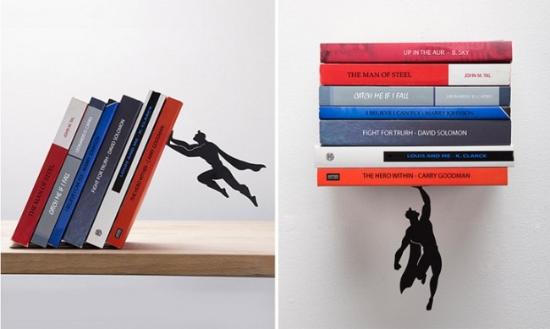 由以色列设计工作室 Artori Design 带来的两款有趣的作品，Book & Hero 是桌面书挡， Supershelf 则是壁挂式悬浮书架。