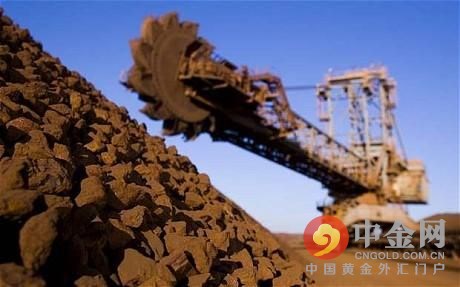 周四铁矿石基准价格下降至50美元以下，这是2月以来的最低水平，因市场担心中国钢厂的利润下滑。周五铁矿石的价格仍保持在每吨49.90美元。