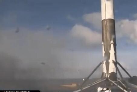 SpaceX第三次成功从海上回收“猎鹰9号”火箭