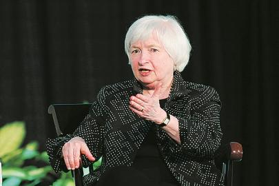 美国联邦储备委员会主席珍妮特·耶伦27日表示，如果美国经济继续改善，未来几个月内加息是合适的。