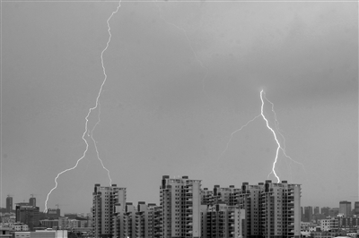 青阳梅岭暴雨如注 11个镇街滴雨未落