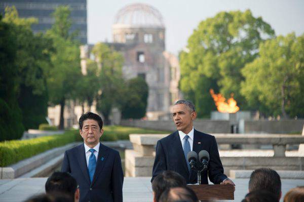 当地时间2016年5月23日，越南河内，奥巴马抵达越南开始进行国事访问受到热情欢迎，与越南国家主席陈大光举行会晤。